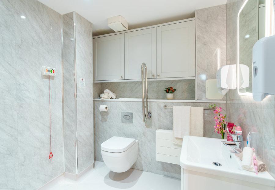 Best Care Home In Buckinghamshire - Private Bathroom